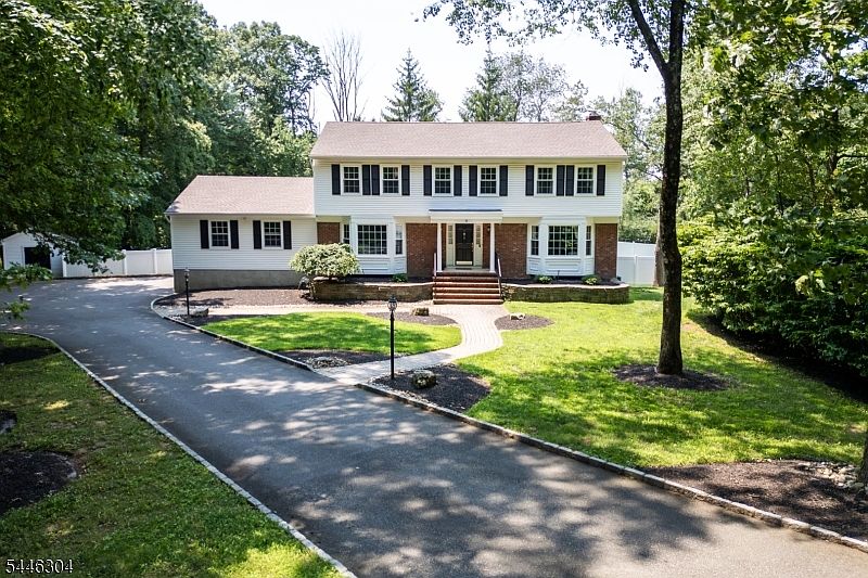 1st image of 2 Hemlock Ln