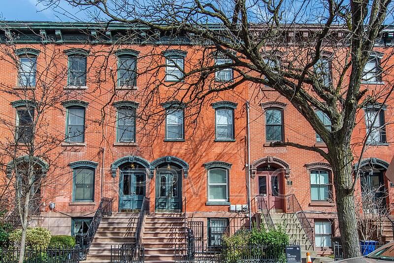 1st image of 146 Sussex St APT 1