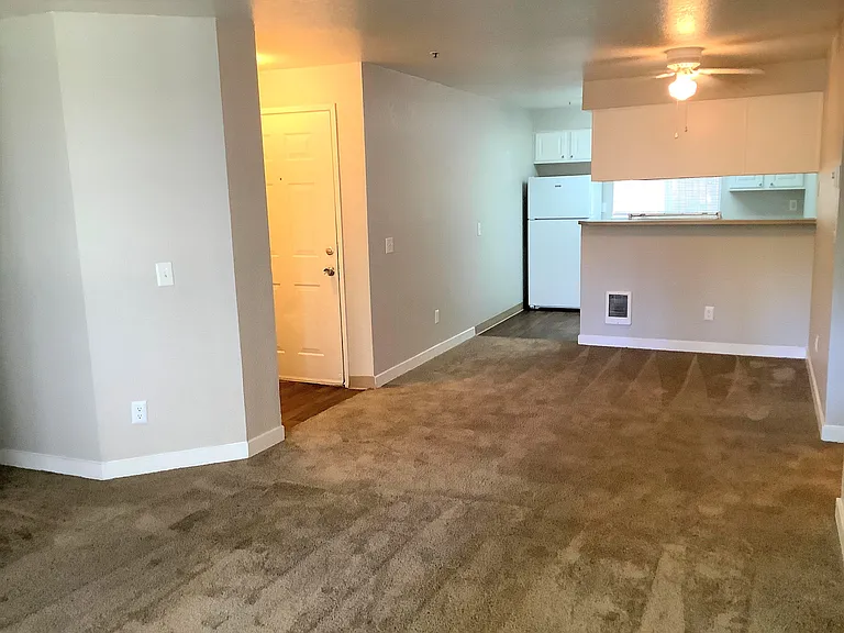 Foster Commons — Photo 33