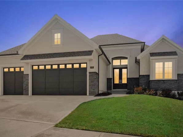 5765 NW Barn Hill Rd, Parkville, MO 64152