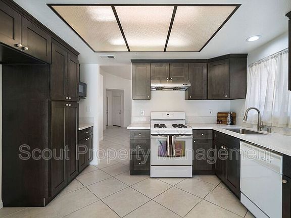 5th image of 9364 Fremontia Ave