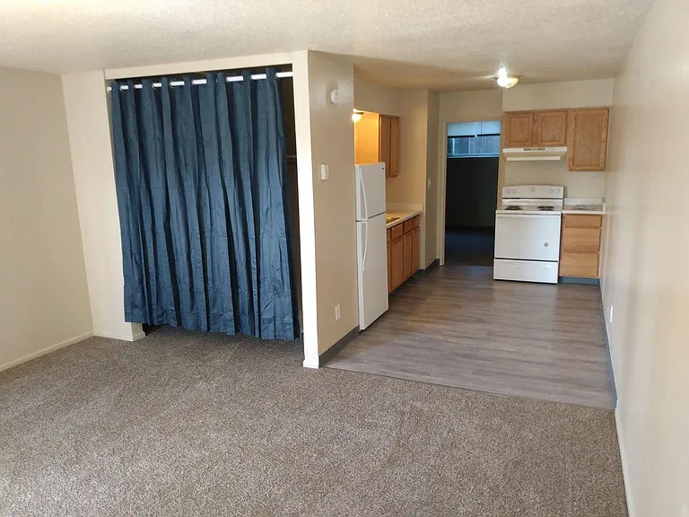 220 N 4th St #3 — Photo 1