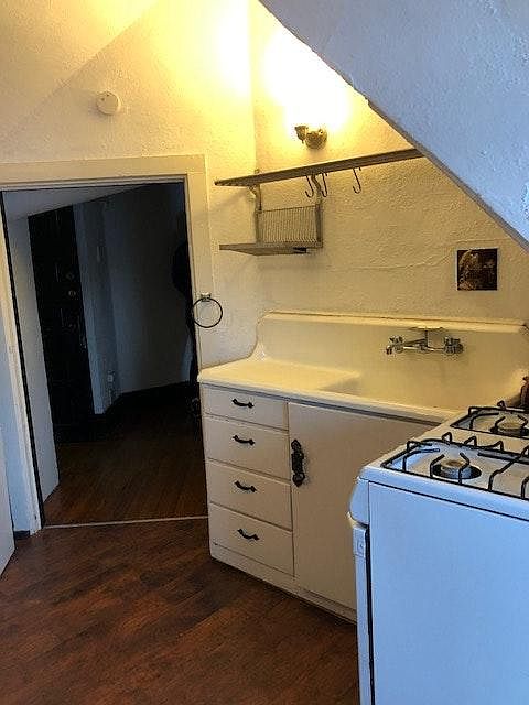 2nd image of 123 Bidwell Pkwy APT 3