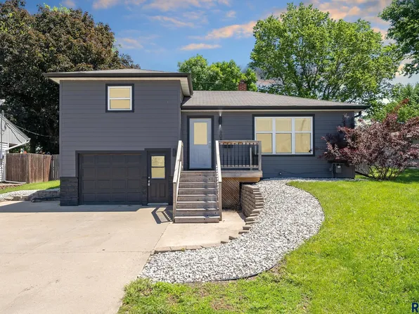 1608 S Willow Ave, Sioux Falls, SD 57105