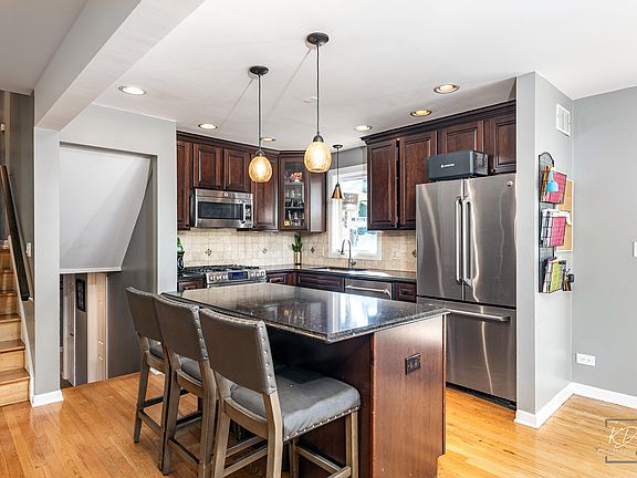 5th image of 1031 Norfolk St