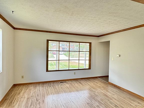 5th image of 8957 Saxton Dr