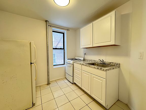 4th image of 392 E 4th St #3A