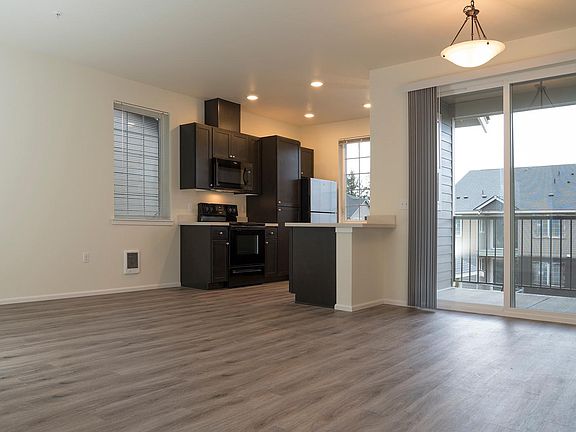 9 FOOT CEILINGS THAT ADD A BEAUTIFUL SPACIOUS FEEL TO YOUR N