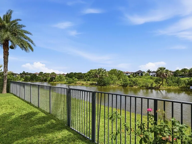 11415 Watercrest Cir E — Photo 108