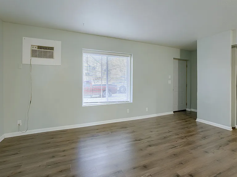 1015 N 47th Ave #4 — Photo 5