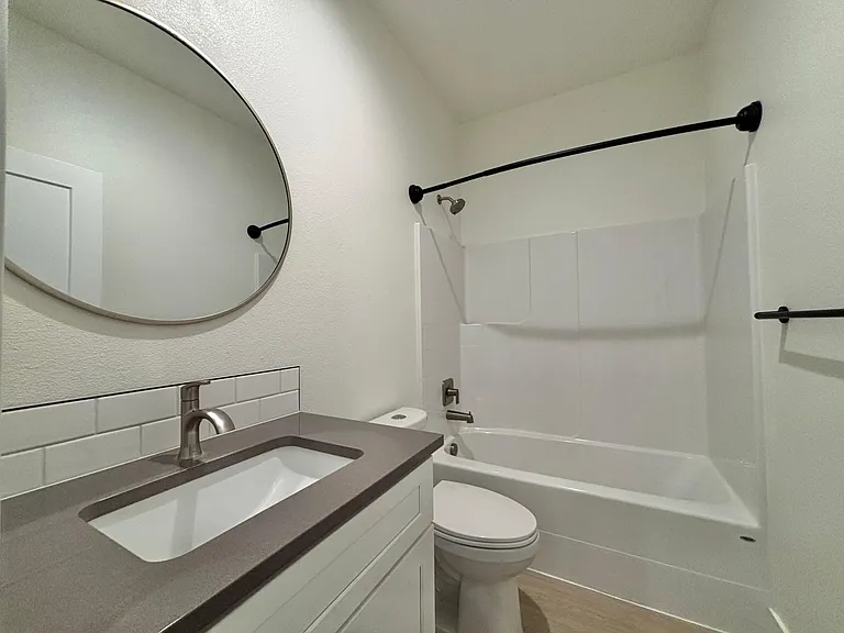 842 Greenfield Dr — Photo 5