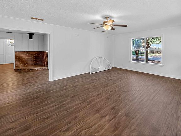 5th image of 206 Woodhaven Dr