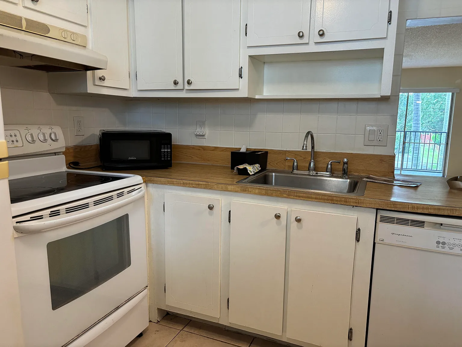 1 bed, 1.5 bath, 925 sqft, $1,400 — Photo 2