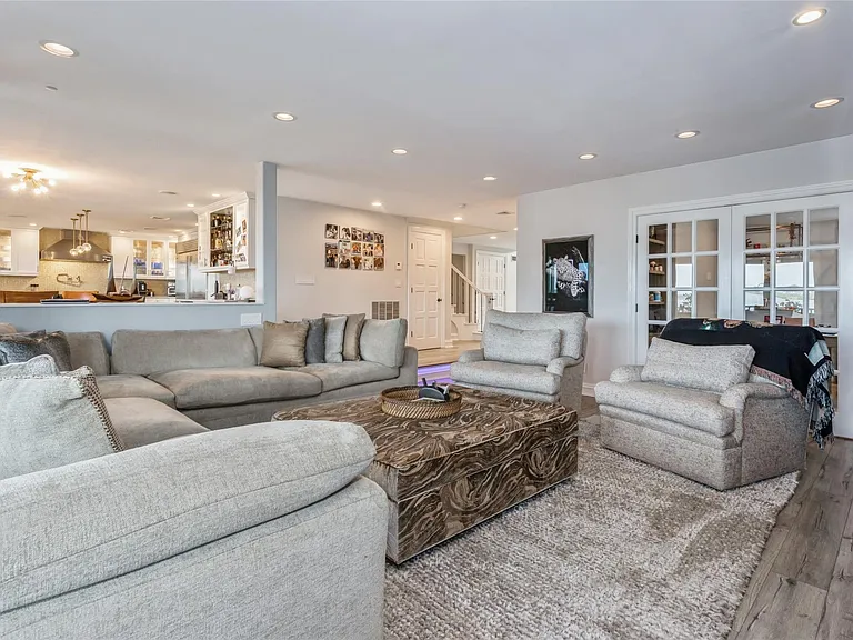 319 Harbor Dr — Photo 14