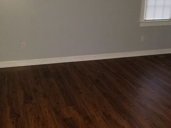4th image of 404 Woodfield Dr