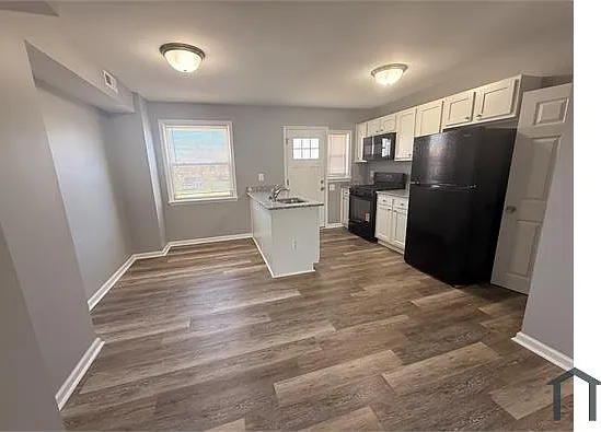 733 Corby Rd — Photo 4