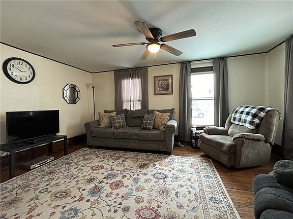 5th image of 305 Janeway St