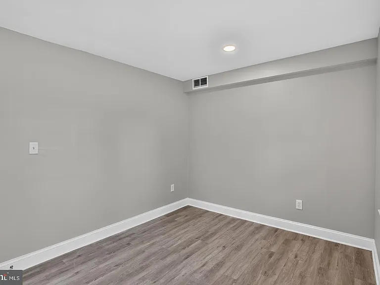 1807 Silver Ct — Photo 5