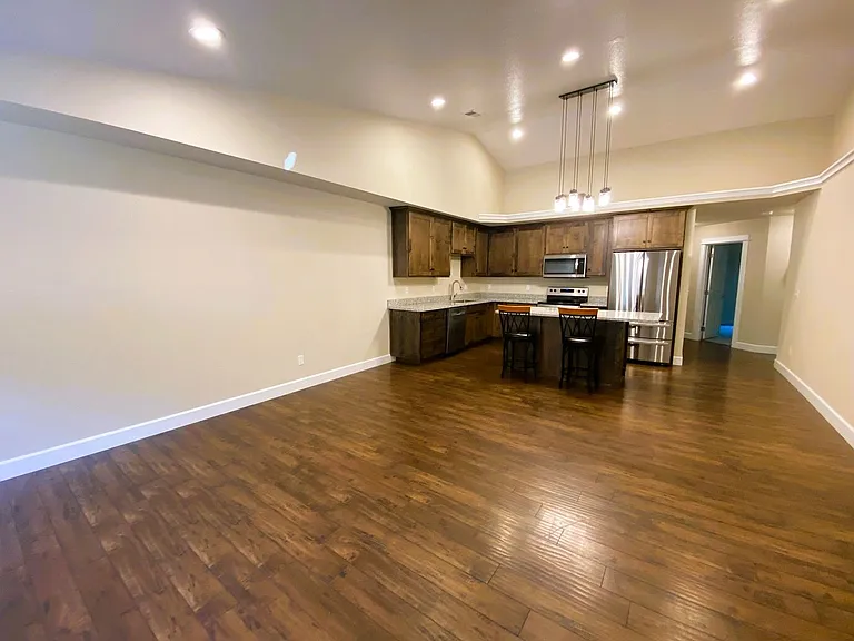 1680 NE Alameda Ave — Photo 2