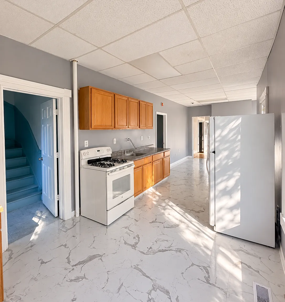 3 bed, 2.5 bath, 1431 sqft, $1,490 — Photo 3