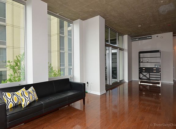 4th image of 700 N Larrabee St #13