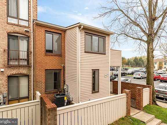 3rd image of 9673 Brassie Way