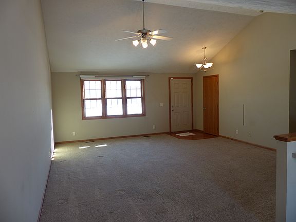 Beautiful vaulted living rm