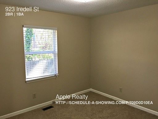 3rd image of 923 Iredell St