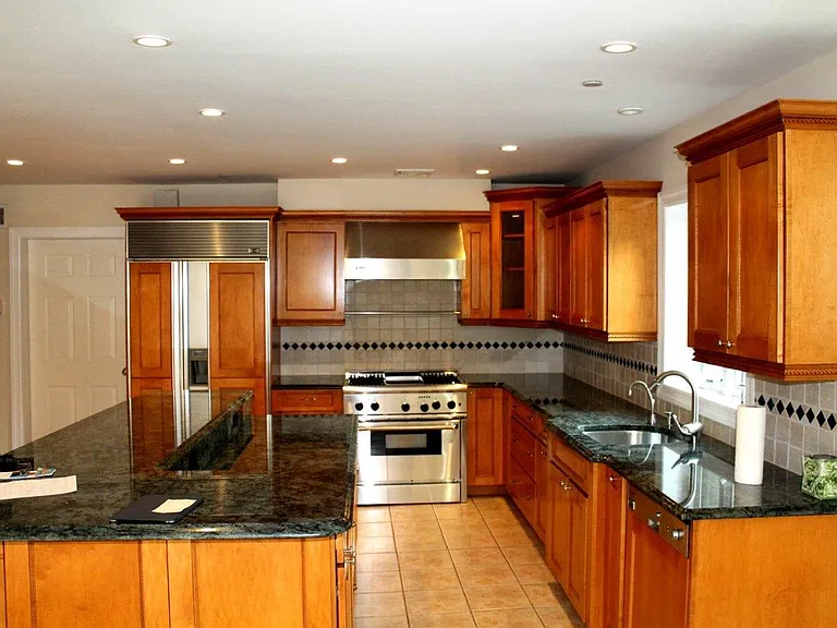 32 Topland Rd — Photo 9