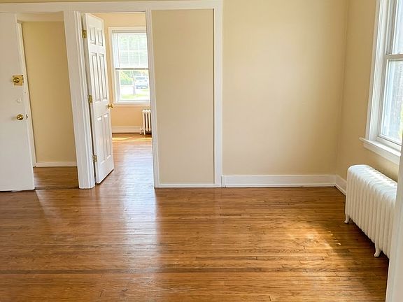 2nd image of 15 Kenneth St APT B2