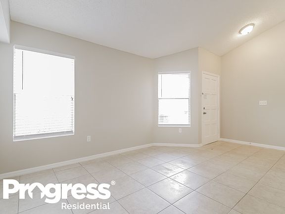 3rd image of 328 Oceanside Ct