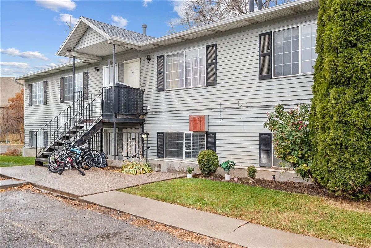2 bed, 900 sqft, $1,199 — Photo 1