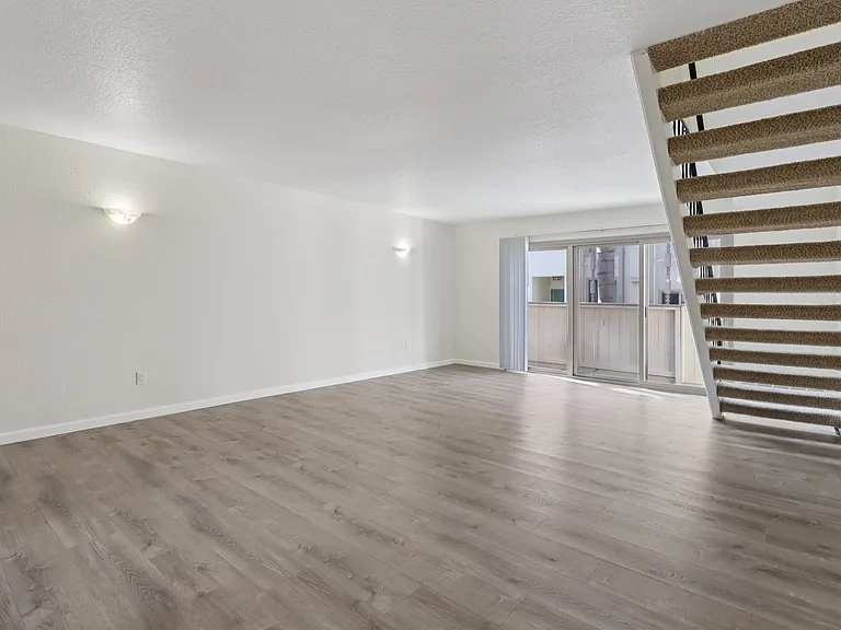 La Jollan Townhomes — Photo 7