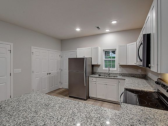 5th image of 1080 Packing House Rd #11