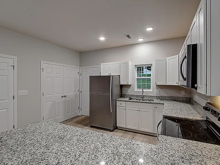 1080 Packing House Rd #14 — Photo 8