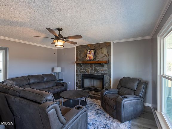 2nd image of 1578 Edsel Senn Rd