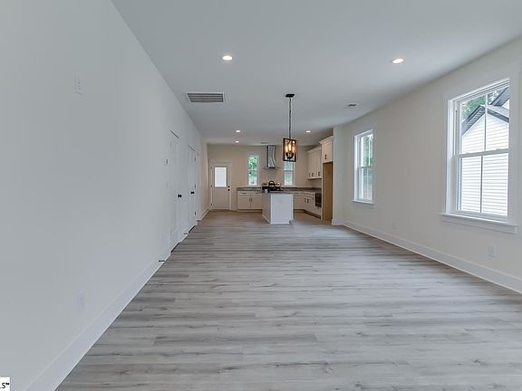 3rd image of 11 Pacific Ave