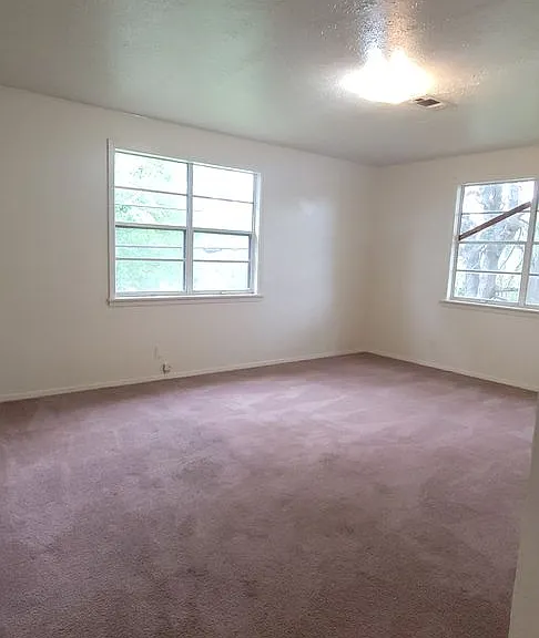 3323 1/2 Darien St #B — Photo 13