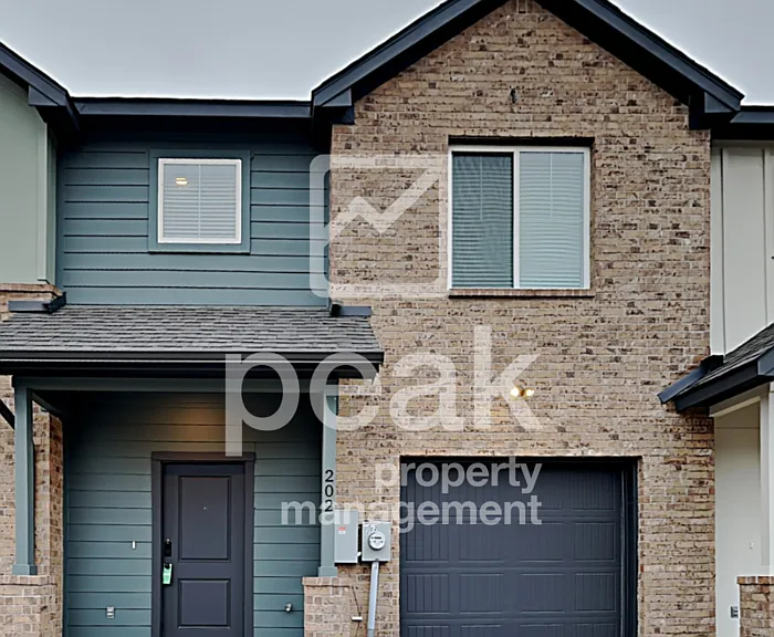 1501 Boxwood Ln — Photo 1
