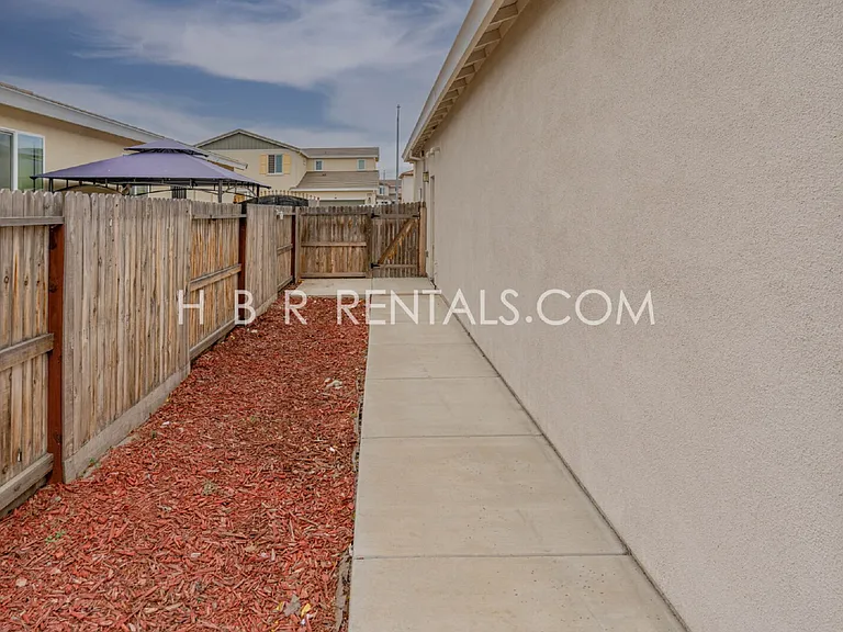 1912 Medford Ave — Photo 36
