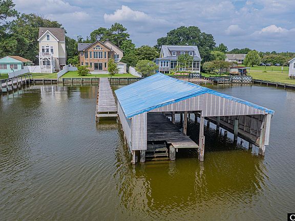 3rd image of 932 Waterlily Rd