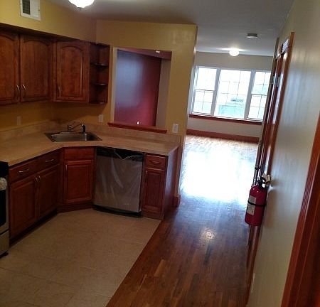 2nd image of 122A Amherst St