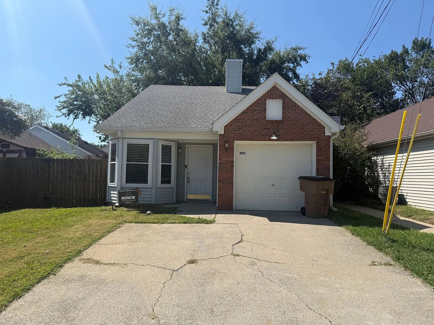 Cute Two Bedroom House in Donelson - Garage & Fenced Backyard — Photo 1
