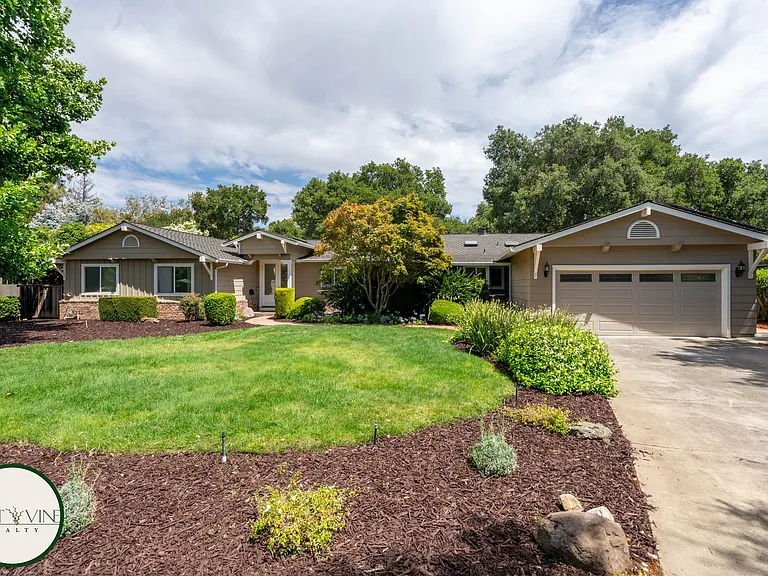 1492 Walbrook Dr — Photo 1