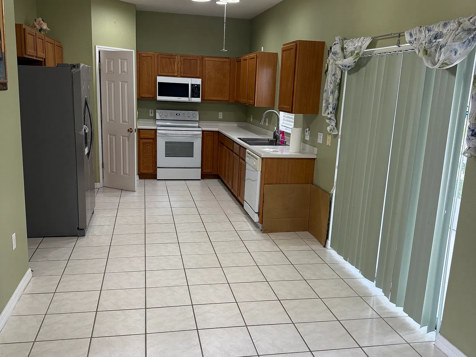3 bed, 2.5 bath, 1868 sqft, $3,000 — Photo 3