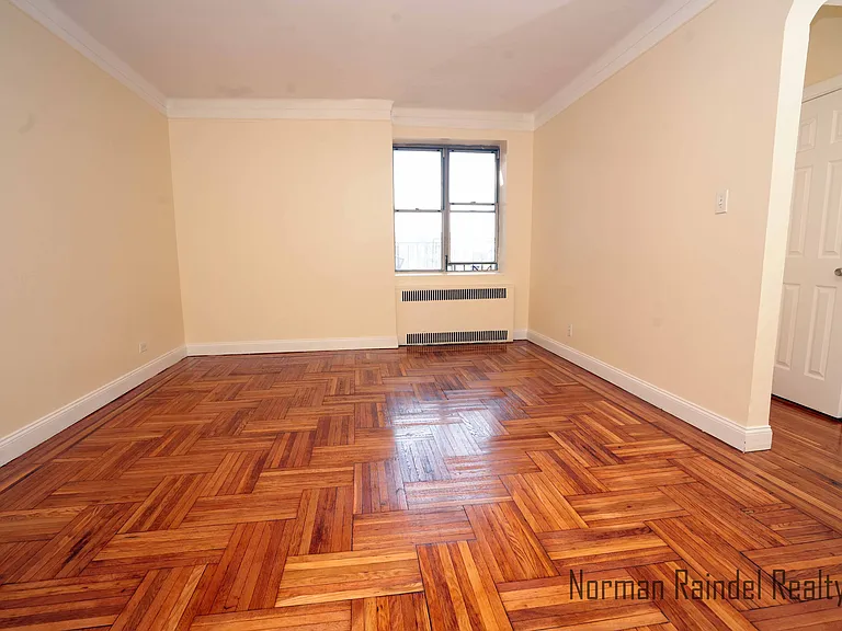 1673 E 18th St #F9 — Photo 3