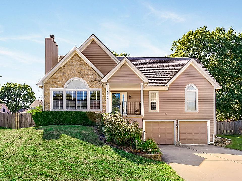 1st image of 1016 SE Cape Dr