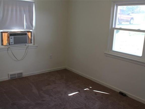 5th image of 925 Arlington Ave