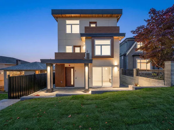 3034 E 5th Ave #1, Vancouver, BC V5M 1N8
