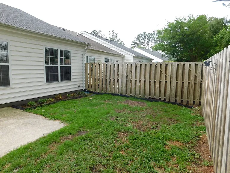 100 Christopher Ct — Photo 18
